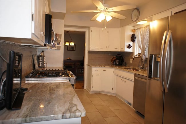 Building Photo - 2515 Mandrake Dr