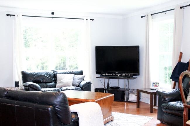 Building Photo - 425 Moon Meadow Ln