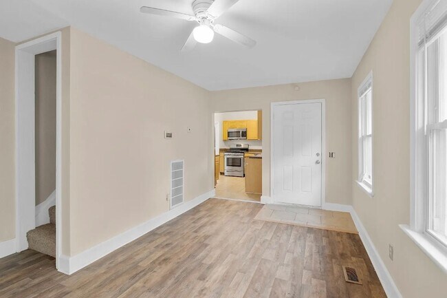 Building Photo - Spacious 5BR Home with Fenced Backyard in Norfolk