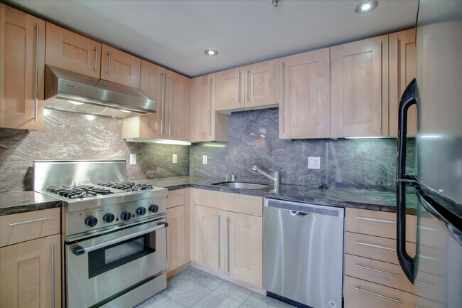 Building Photo - 1025 Minna St