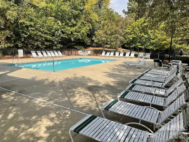 Building Photo - 10913 Princeton Village Dr