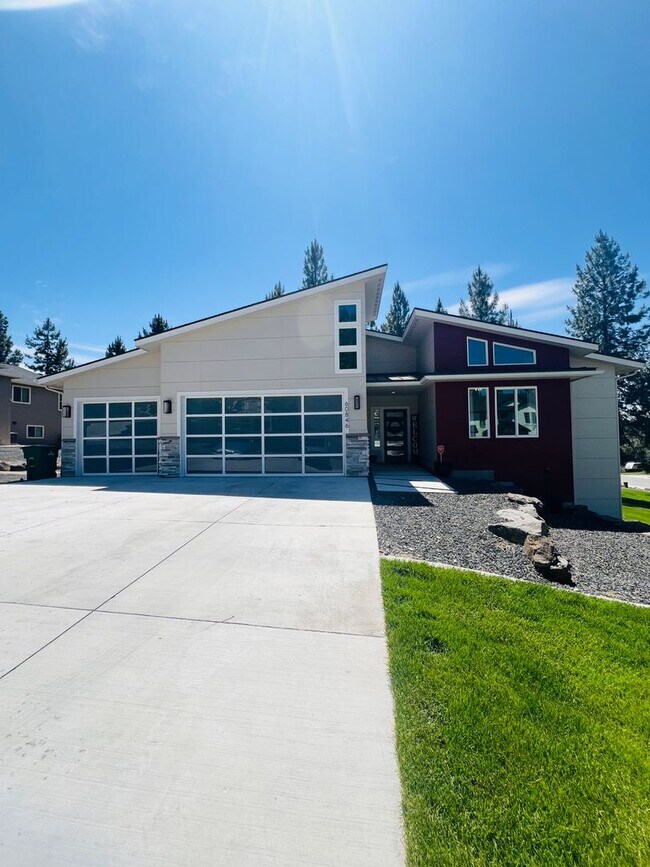 Primary Photo - Luxury Rental