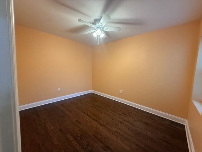 Building Photo - Charming South Philly Home in the Pennsport/Queen Village Area