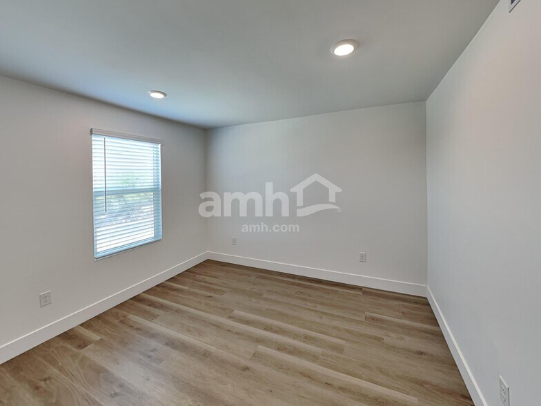 Building Photo - 9588 Harkes Dr