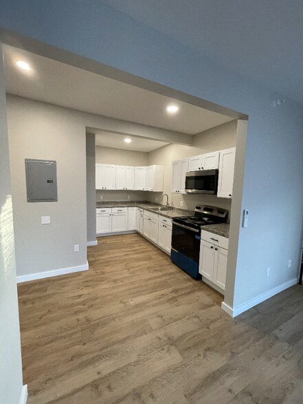 Building Photo - 72 Hungerford Terrace