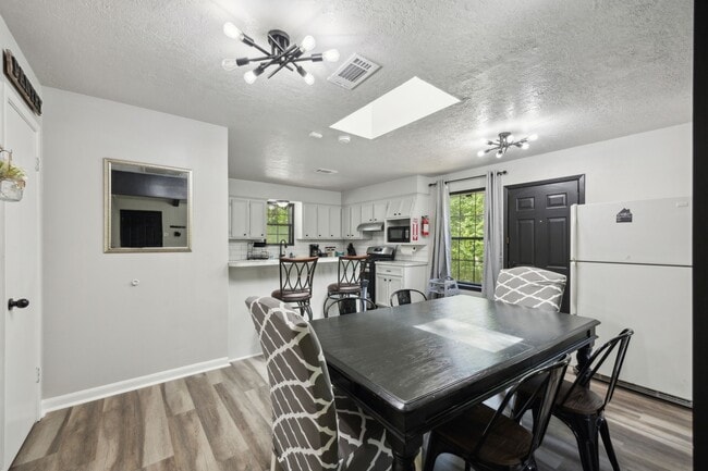 Building Photo - 10 Boat Launch Rd