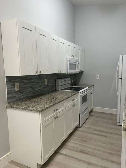 Building Photo - 5111 SW Courtyards Ct