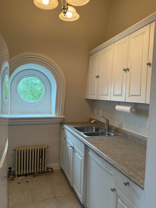 Building Photo - 241 Middle Street