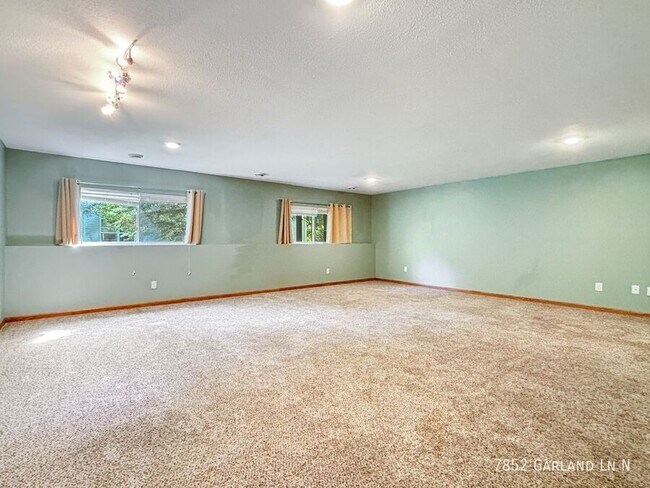 Building Photo - 7852 Garland Ln N