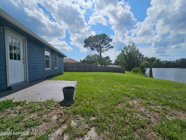 Building Photo - 13041 Staffordshire Dr S