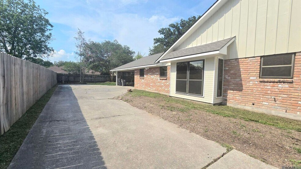 Building Photo - 12119 Mallory Ave