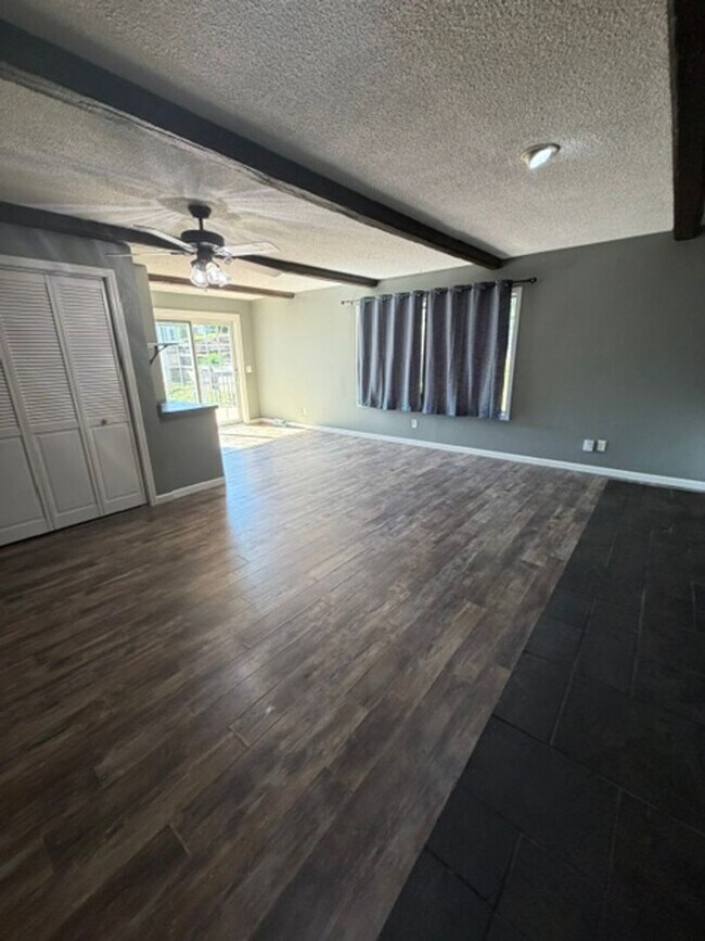 Building Photo - Central Davenport 4 Bedroom House