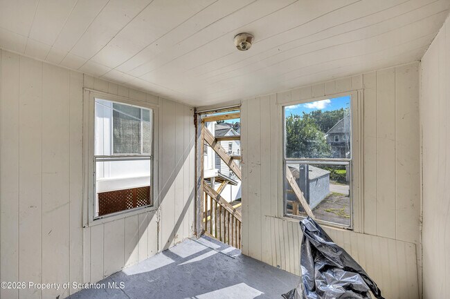 Building Photo - 1149 Luzerne St