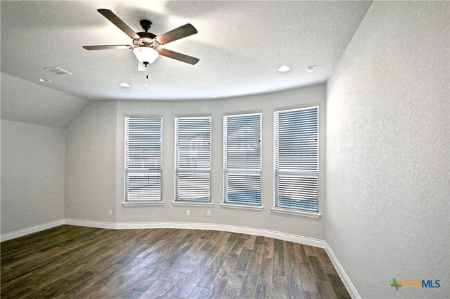 Building Photo - 588 Vale Ct