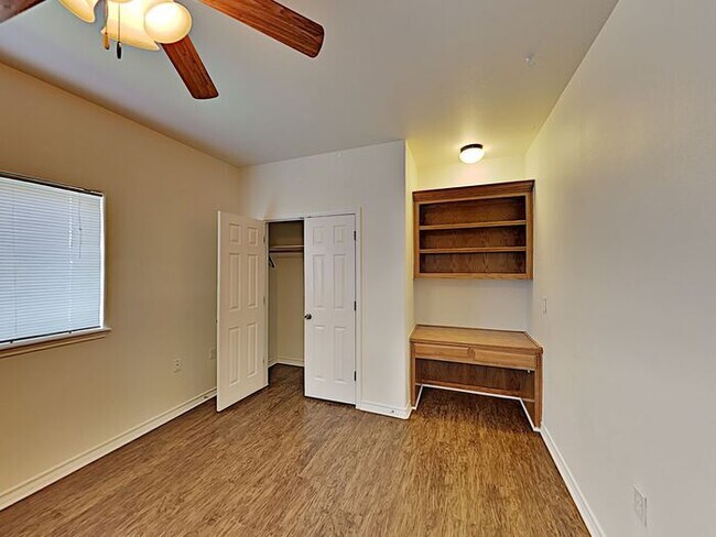 Building Photo - No Applications Fees* $500 off first month...