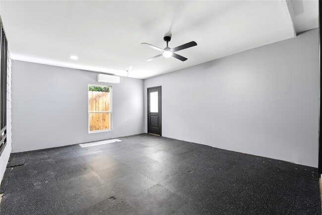 Building Photo - 9403 Spaulding St