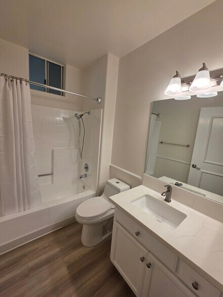 Building Photo - 2669 S Barrington Ave