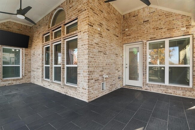 Building Photo - 2003 Silent Shore St