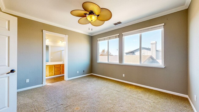 Building Photo - Bright two story 3 Bedroom 2.5 Bathroom Ho...
