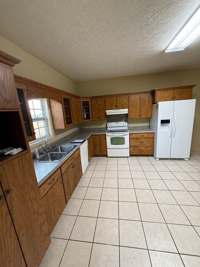 Building Photo - 104 Cedar Tree Ln