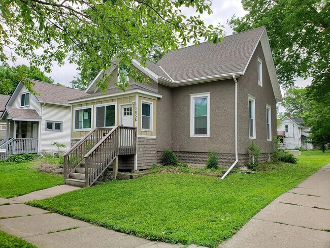 Front - 1058 24th Ave SE