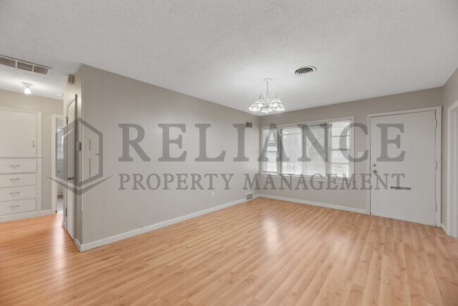 Building Photo - 2732 N Grove St