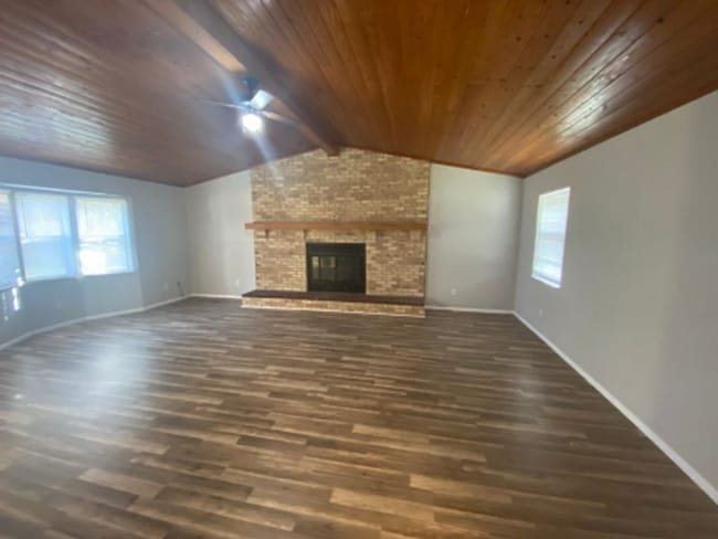 Building Photo - 3 Bedroom 2 Bath home in New Smyrna Beach for RENT!