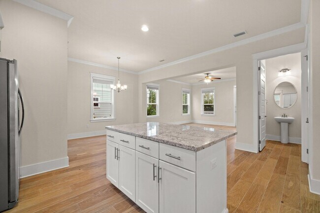 Building Photo - 99 Grande Pointe Cir