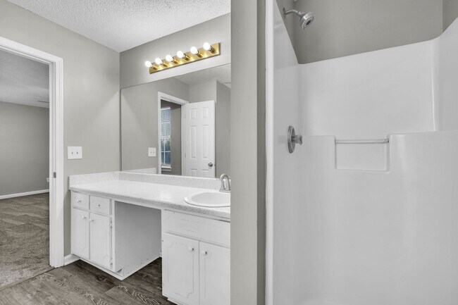 Building Photo - Welcome to your beautifully refreshed home in Hampton, where comfort, style, and convenience come...