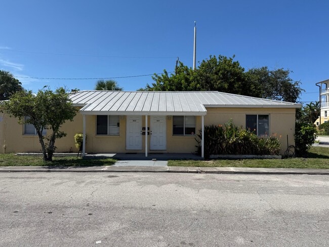 Primary Photo - 400 Metcalf Ct