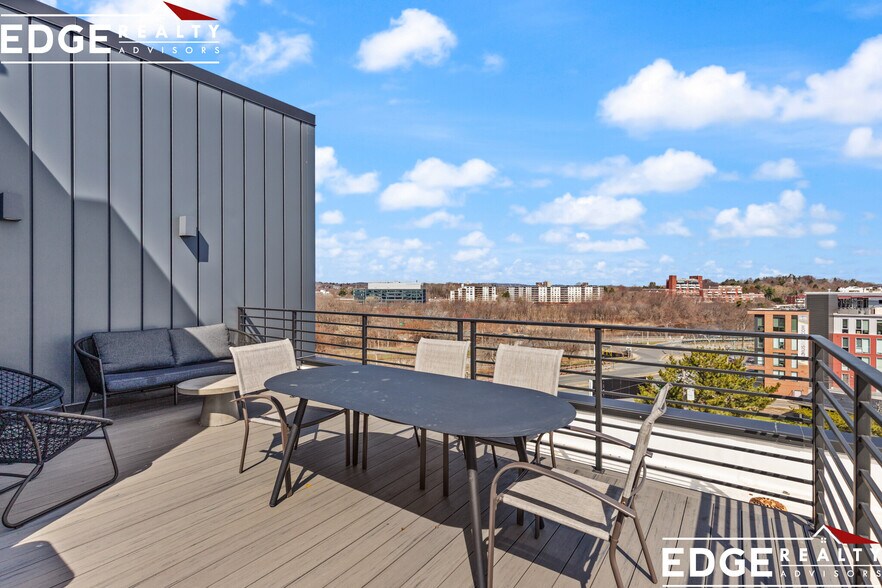 Building Photo - 21 Lothrop St