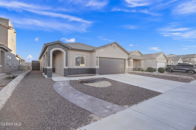 Building Photo - 14936 Tierra Haven Ave
