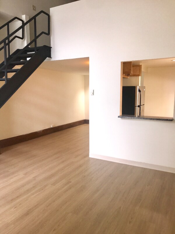 Building Photo - 212 3rd St