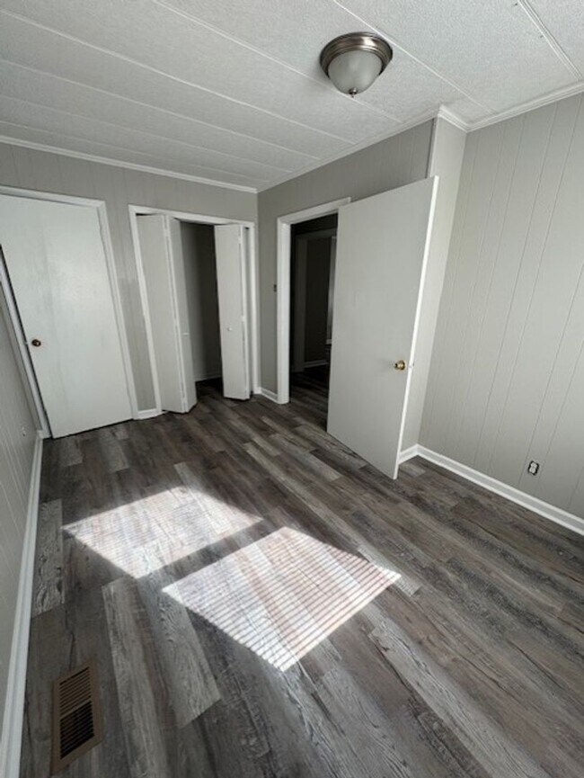 Building Photo - Newly Remodeled 3 Bedroom 1 Bath *Half off First Month*