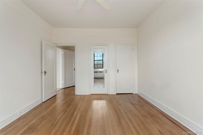 Building Photo - 14 N Chatsworth Ave