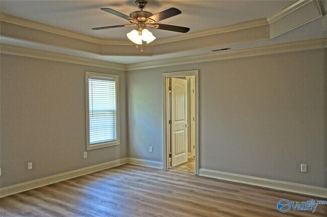 Building Photo - 16992 Woodhaven Dr