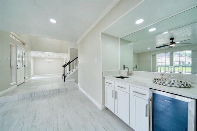 Building Photo - 619 Green Belt Dr