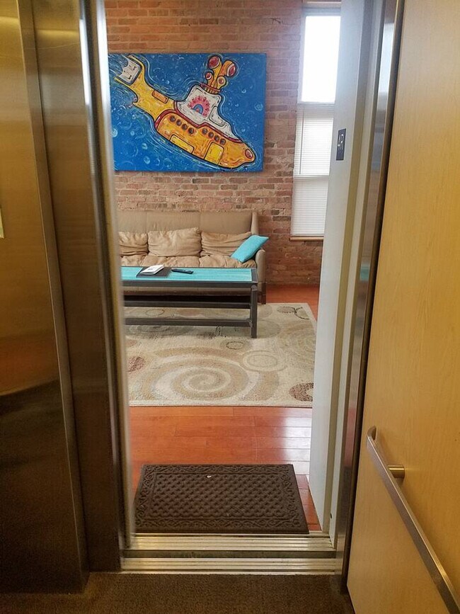 Building Photo - 1541 N Milwaukee Ave