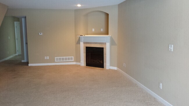 Building Photo - 814 SW Peach Tree Ln