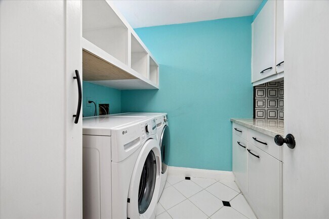 Building Photo - 1524 Nantucket Dr