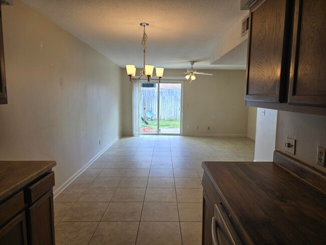 Building Photo - 206 Ann Cir