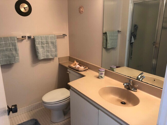 Bathroom - 400 Island Way