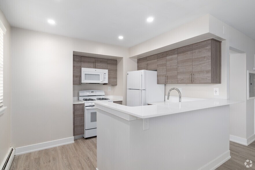 Primary Photo - Donna Court Apartments