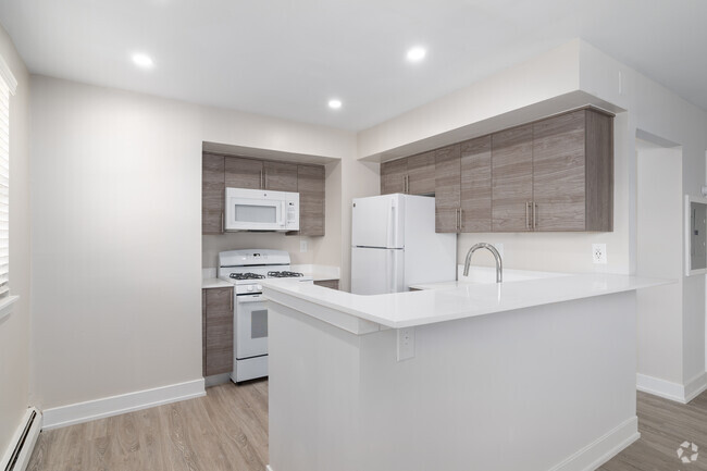 2BR, 1BA - 703SF Kitchen - Donna Court Apartments