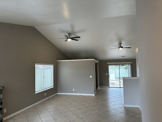 Building Photo - charming 4-bedroom, 2-bathroom home located in a peaceful cul-de-sac in West Modesto