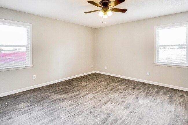 Building Photo - 4290 Park Forest Dr