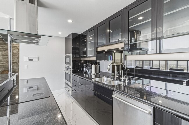 Building Photo - 3111 Bel Air Dr