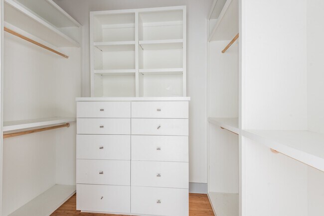 Building Photo - 1022 Forest Home Dr