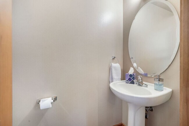 Building Photo - 2025 South Main St