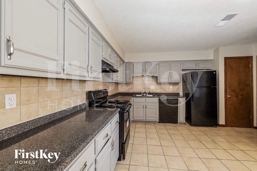 Building Photo - 4611 Spaniel Cove